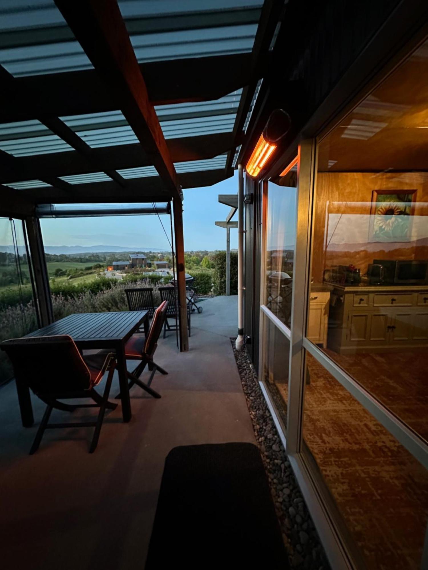Апартаменты The Shed With A View Mahana Экстерьер фото
